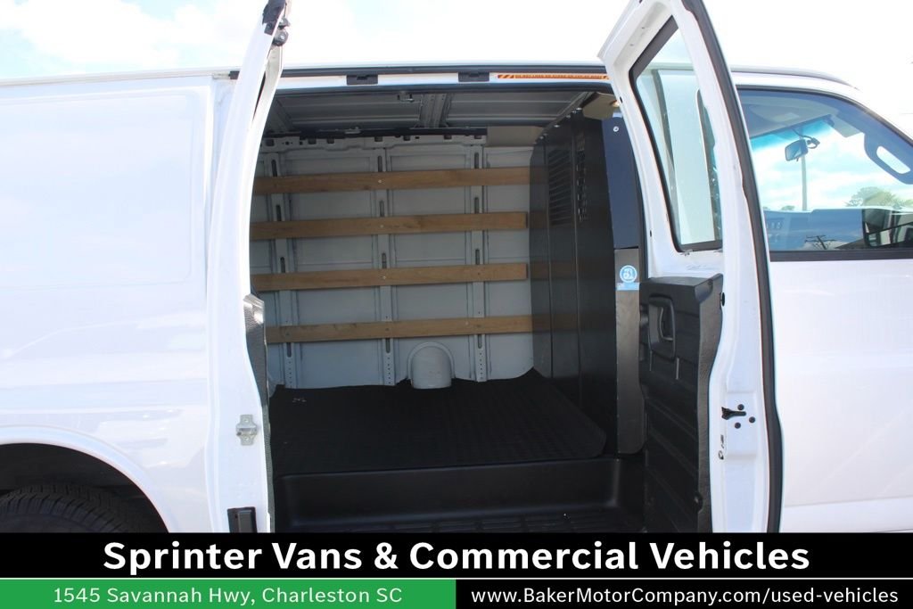 2023 GMC Savana Cargo Work Van - Photo 17