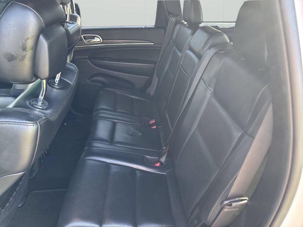 Used 2019  Jeep Limited image 13