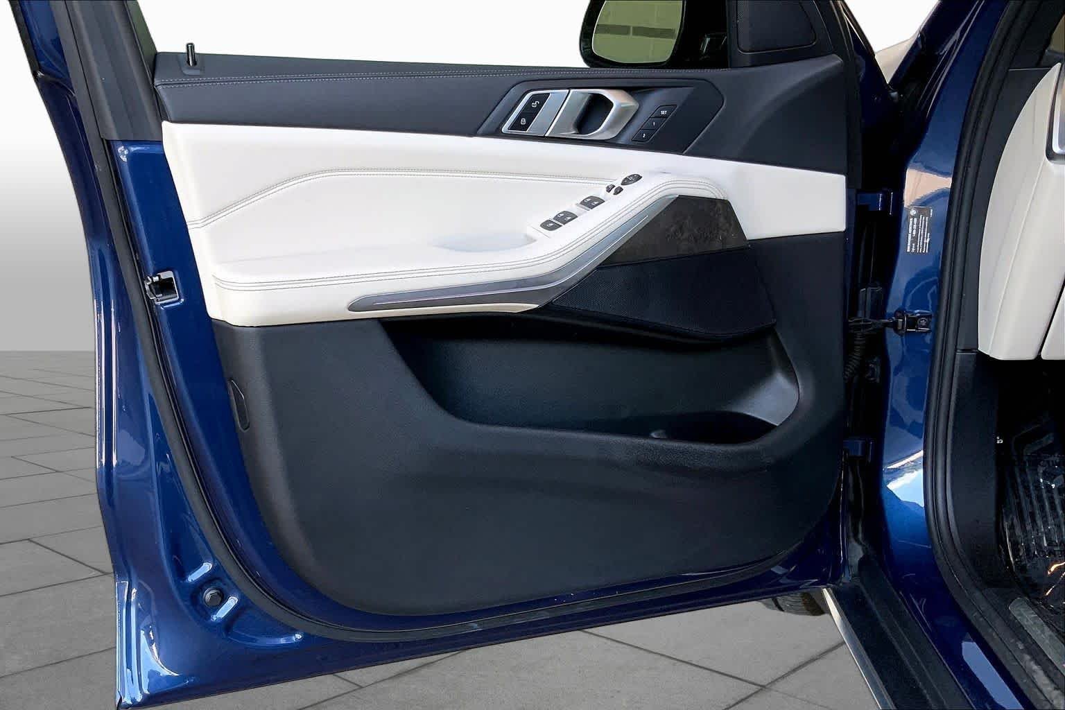 Used 2020 Phytonic Blue Metallic BMW xDrive40i image 22