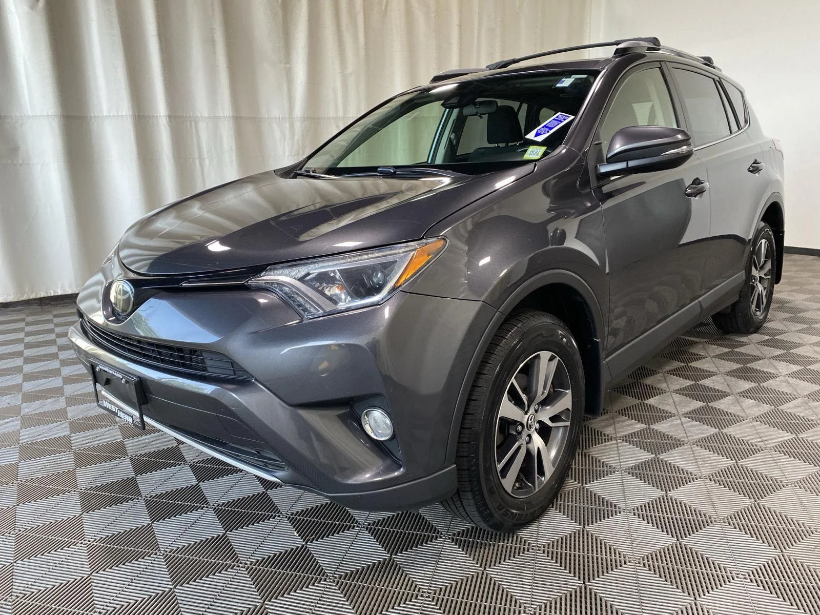 Used 2018 Magnetic Gray Metallic Toyota XLE image 3