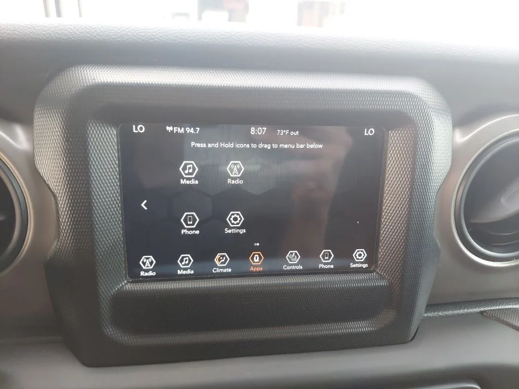 Used 2018 Silver Jeep Unlimited Sport S image 23