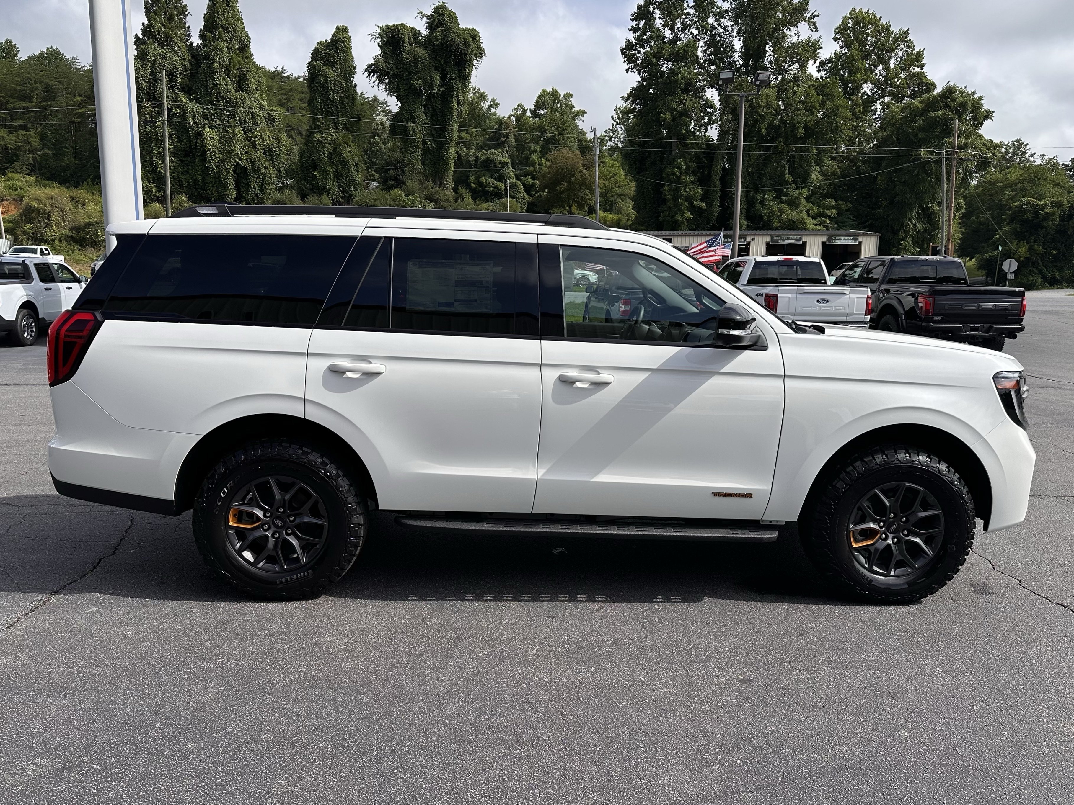 New 2027 Star White Metallic Tri-Coat Ford Tremor® image 5