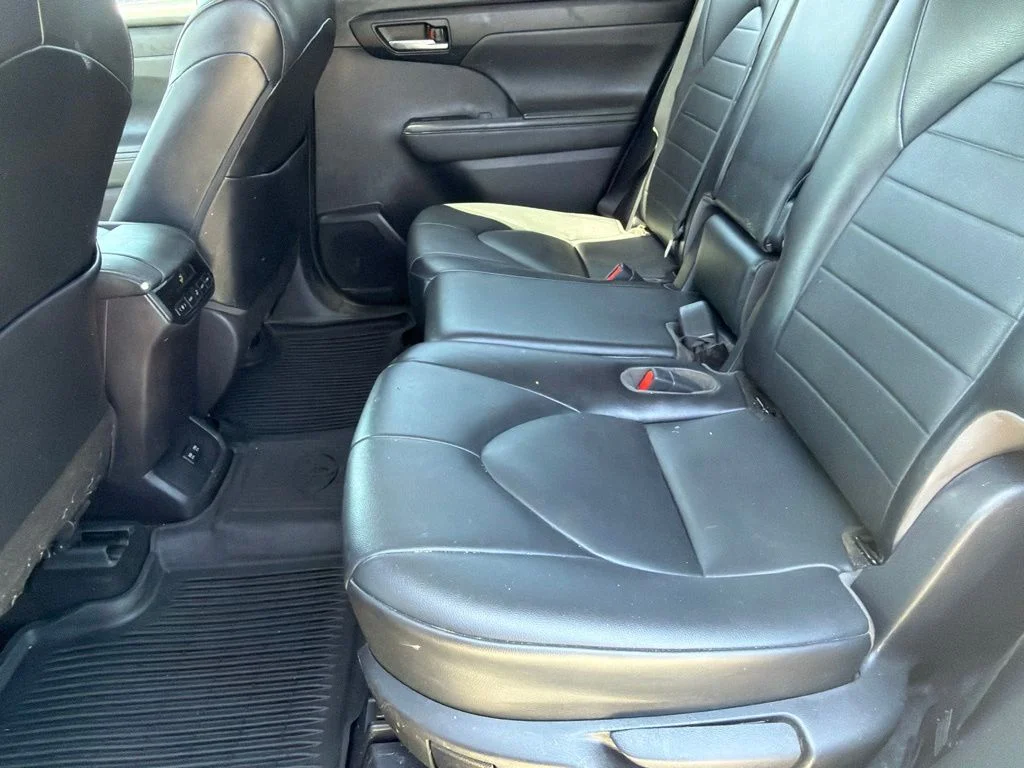 Used 2021 White Toyota XLE image 20