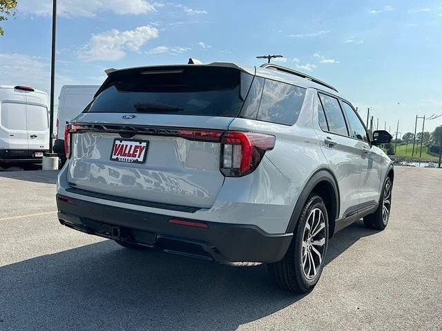 New 2027 White Ford 4DR 4WD ST-LINE image 35