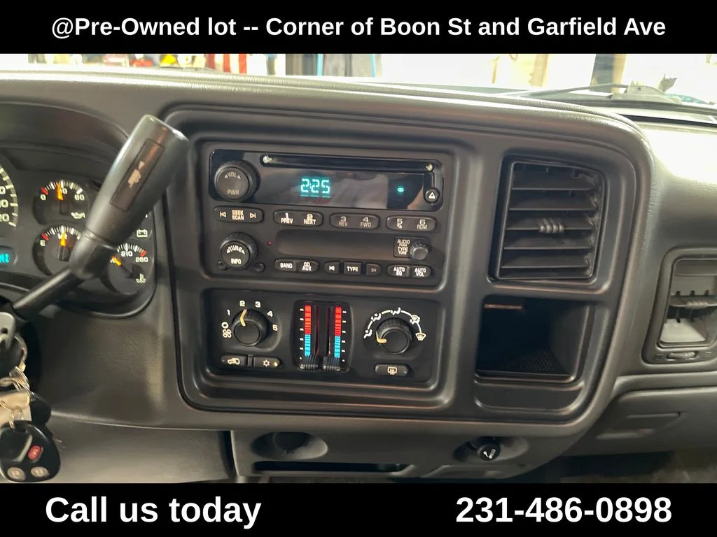 Used 2006 White Chevrolet LT image 23
