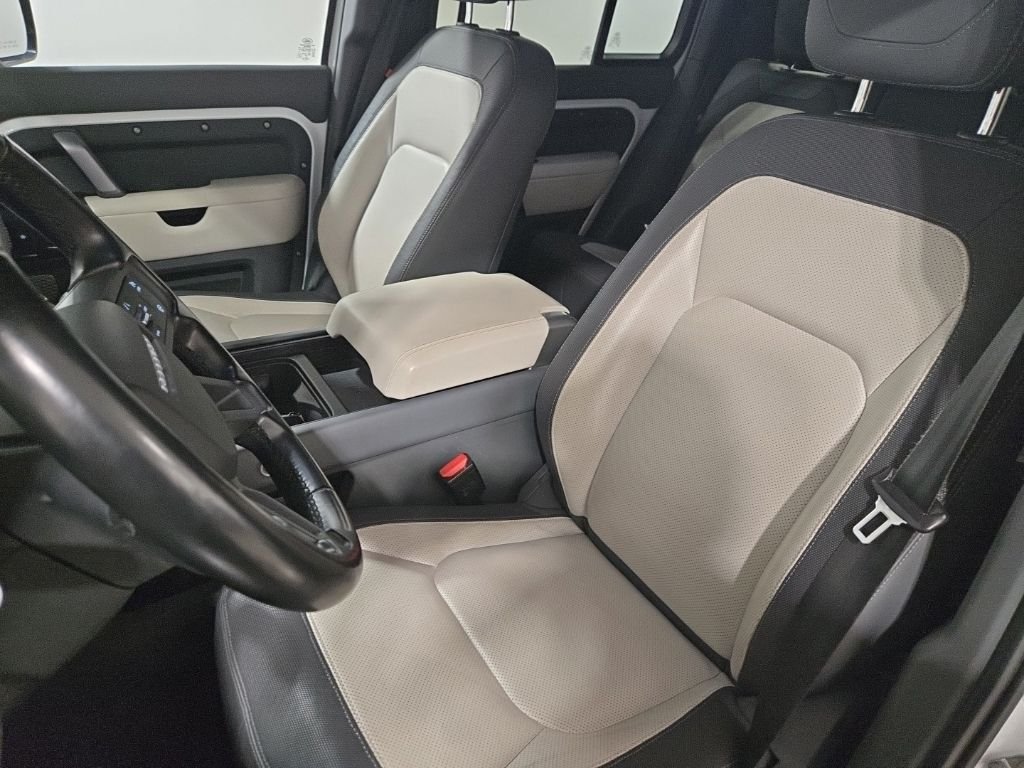 Used 2023 Fuji White Land Rover X-Dynamic SE image 23