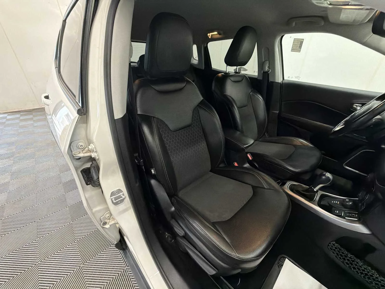 Used 2020 White Clearcoat Jeep Latitude image 24