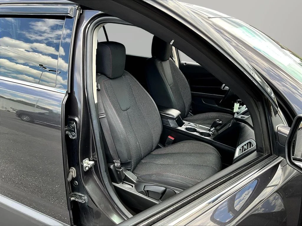 Used 2016 Silver GMC SLE-2 image 26