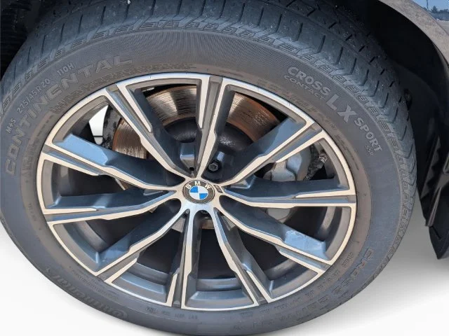 Used 2022 Black BMW xDrive40i image 13