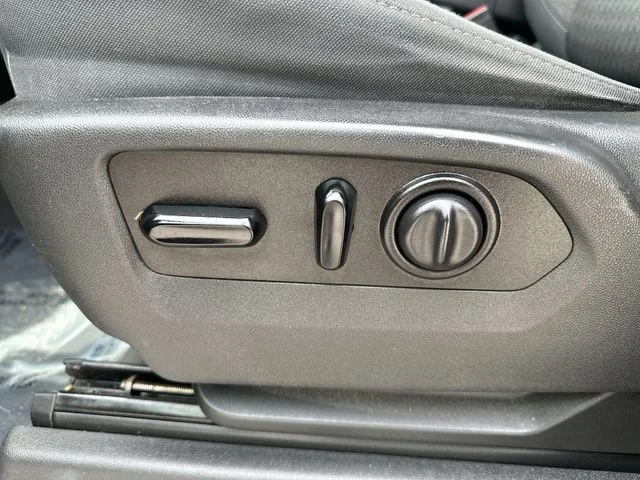 Used 2020 Blue GMC Elevation image 16