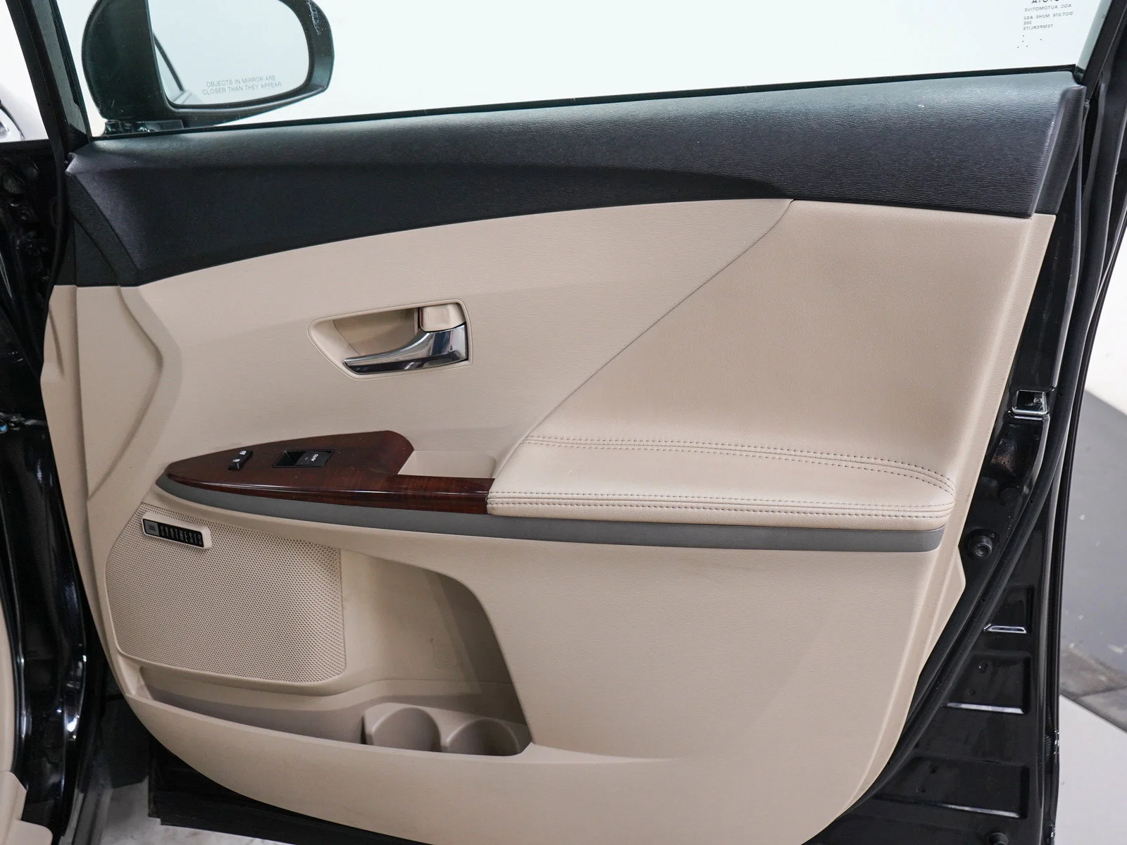 Used 2009 Black Toyota wagon 4d image 12