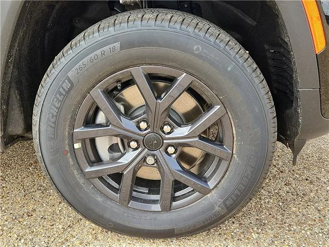 New 2027 PX8 High Gloss Jeep L LAREDO ALTITUDE 4X2 image 6