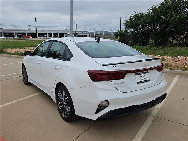 Used 2024 Snow White Pearl KIA GT-Line (IVT) image 3