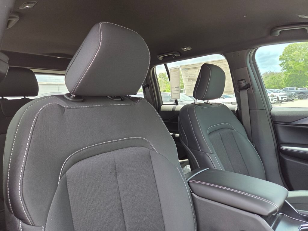New 2026 Diamond Black Crystal Pearl-Coat Exterior Paint Jeep Laredo image 16