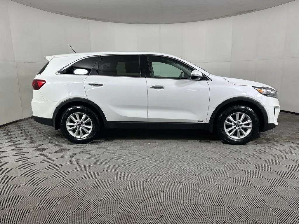 Used 2020 Snow White Pearl Kia LX image 19