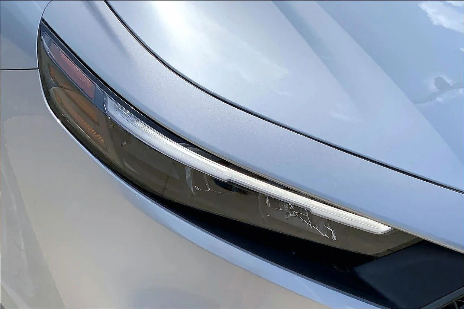 Used 2025 Solar Silver Metallic Honda SE image 37