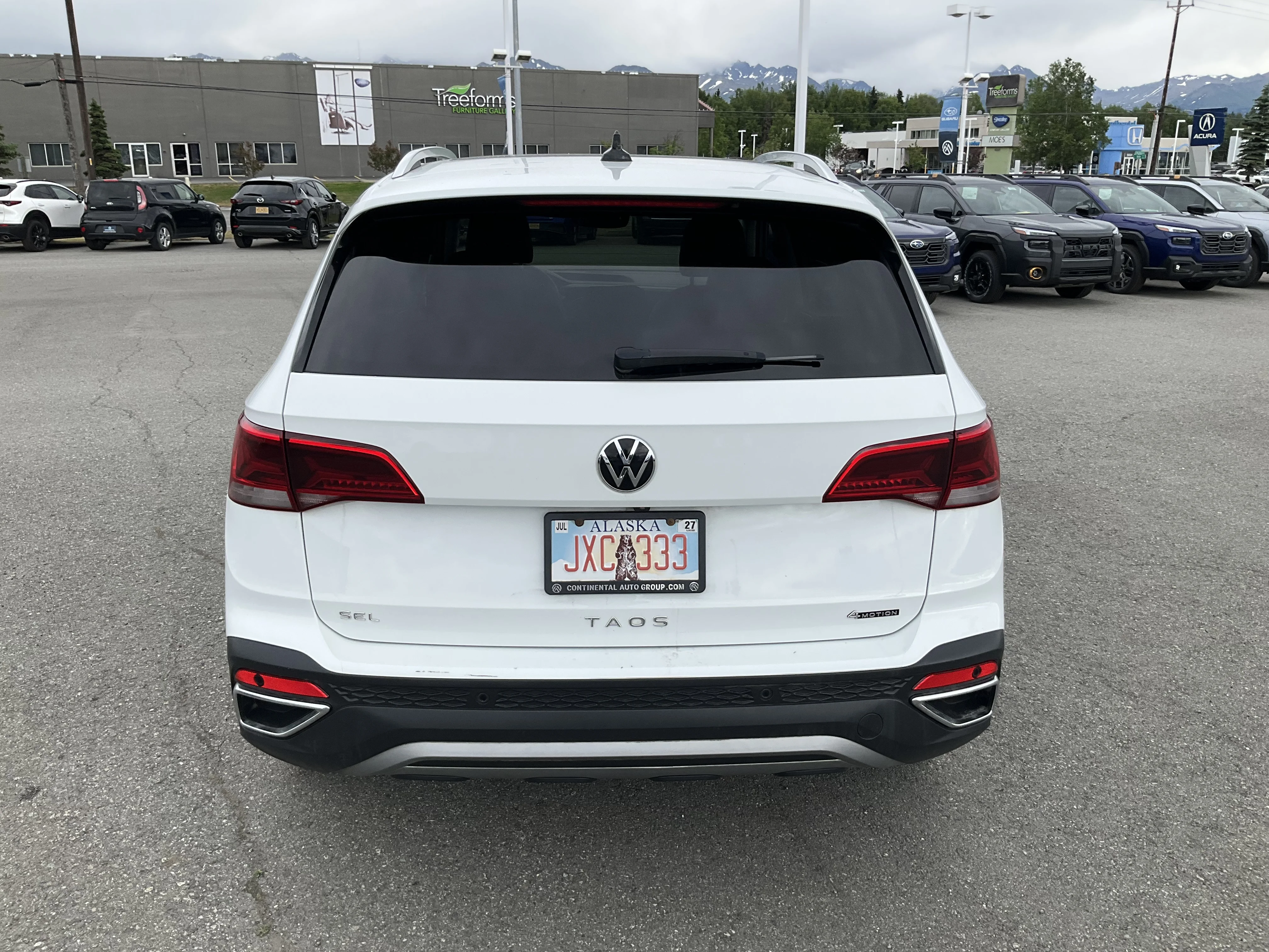 Used 2022 Pure White Volkswagen SEL image 4