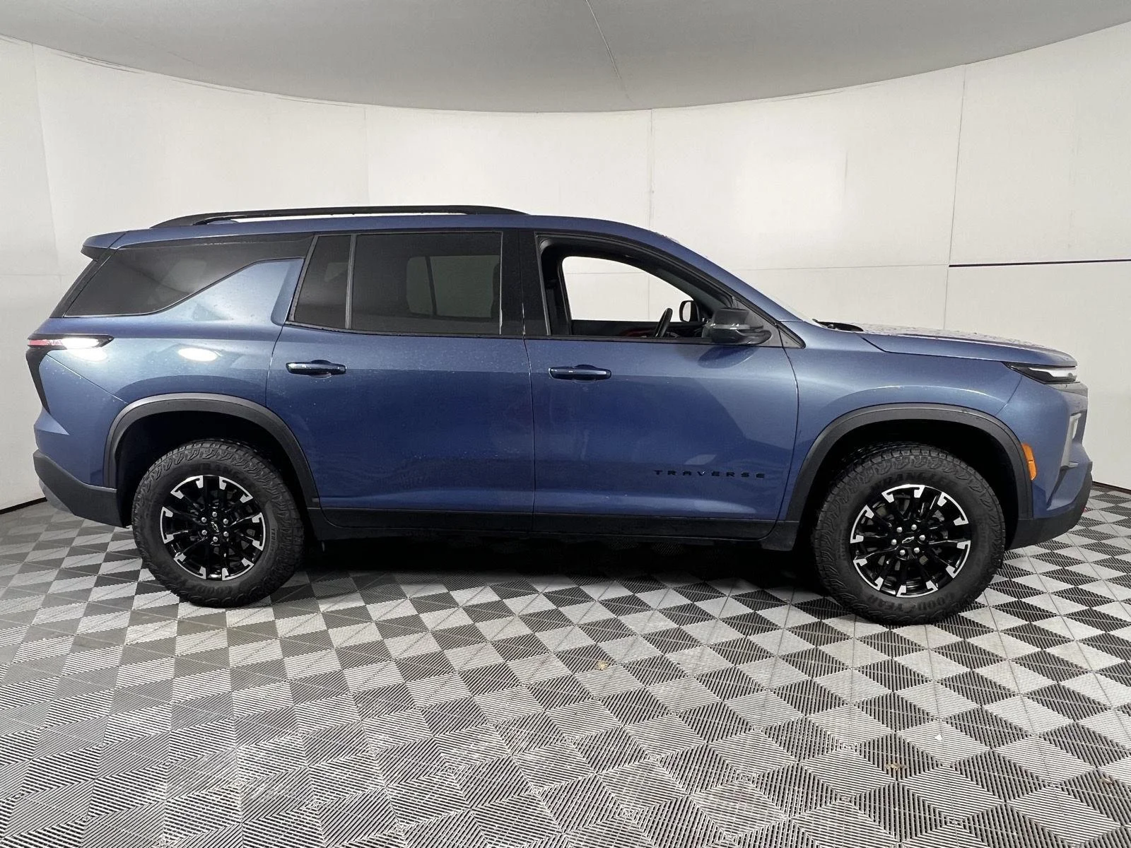 Used 2025 Lakeshore Blue Chevrolet Z71 image 12