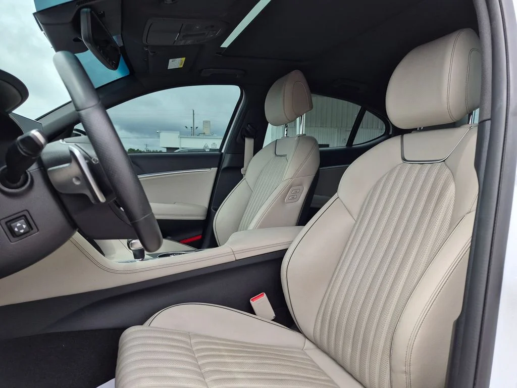 Used 2023 White Genesis 2.0T image 15