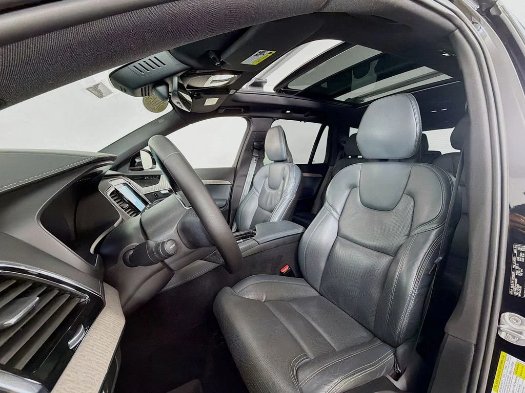 Used 2023 Onyx Black Metallic Volvo Ultimate image 22