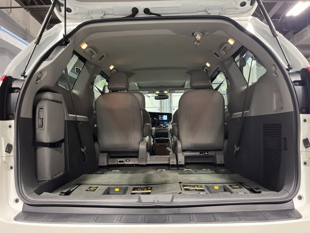 Used 2018 Blizzard Pearl Toyota XLE image 34