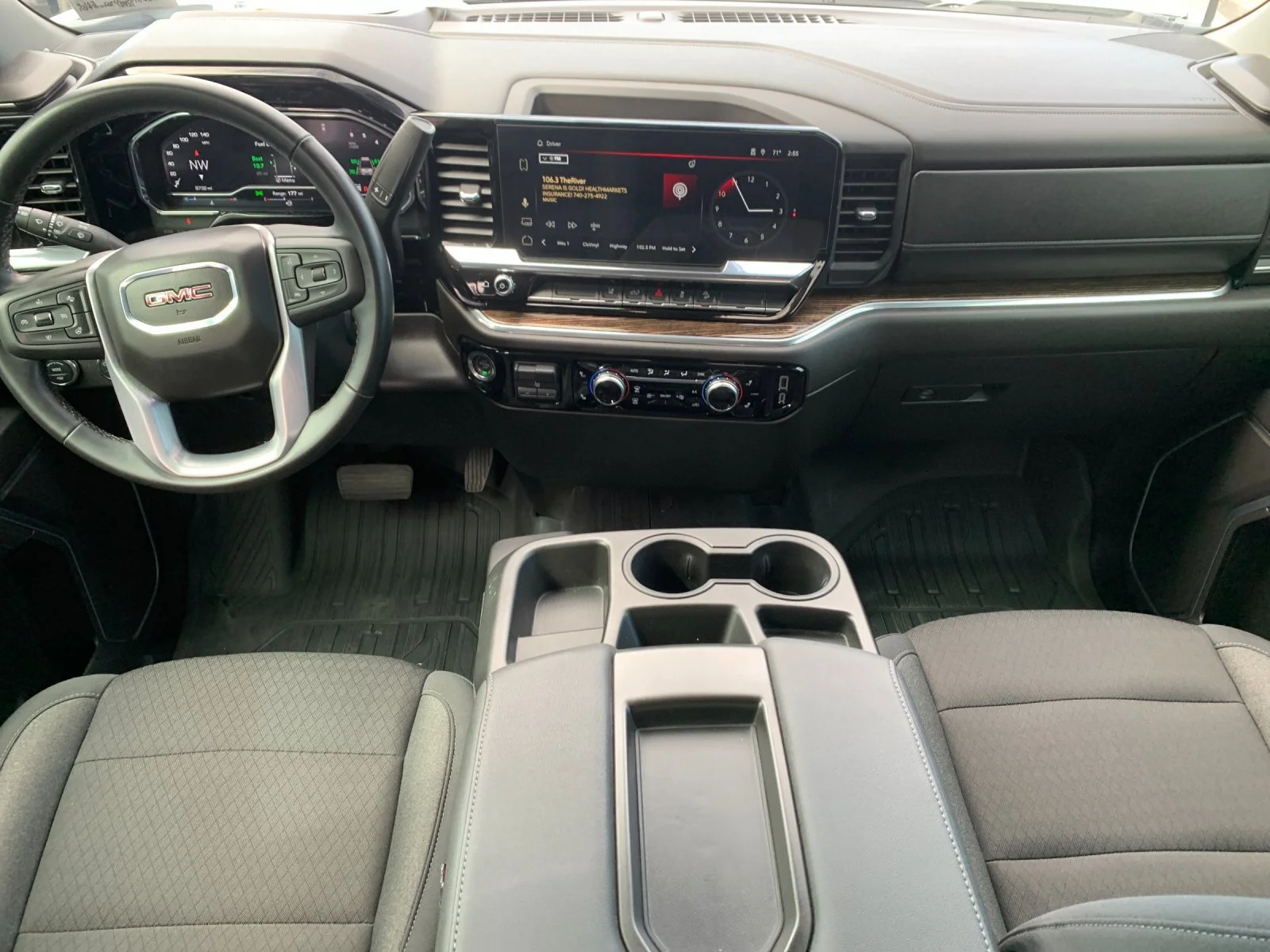 Used 2025 Summit White GMC SLE image 15