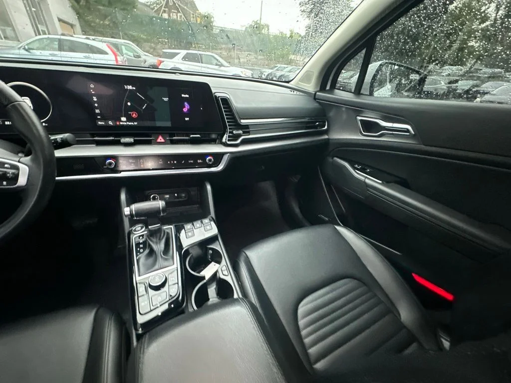 Used 2025 White Kia SX-Prestige image 27