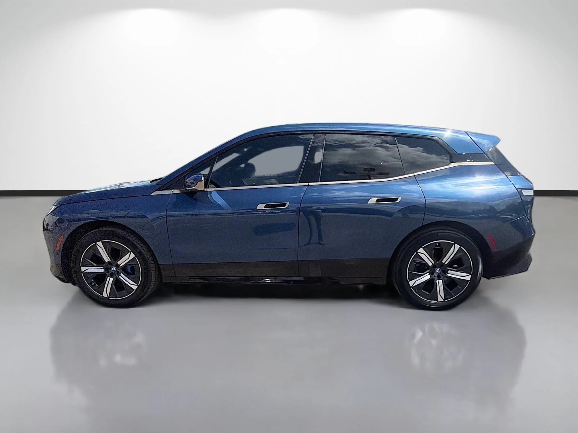 Certified Used 2023 Phytonic Blue Metallic BMW xDrive50 image 6