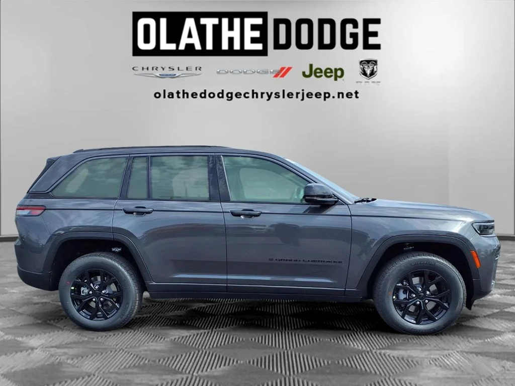 New 2026 Baltic Gray Metallic Clear-Coat Exterior Paint Jeep Altitude image 29