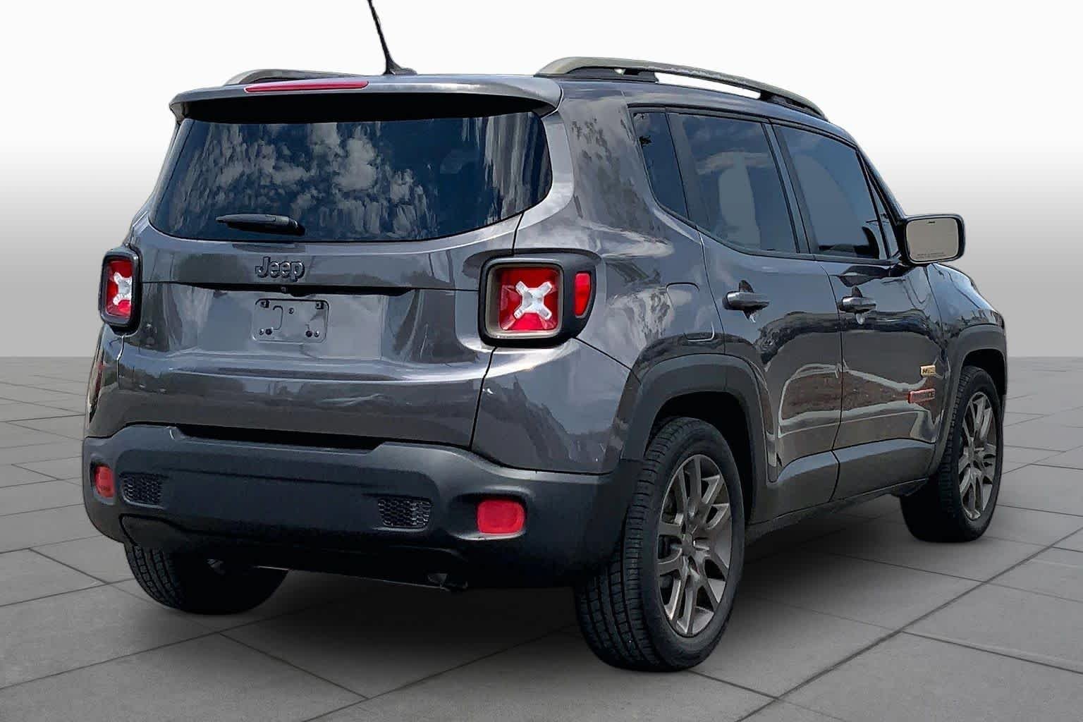 Used 2016 Granite Crystal Metallic Clearcoat Jeep 75th Anniversary image 11