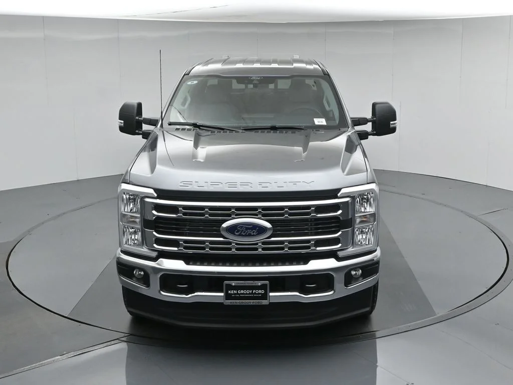 New 2026 Carbonized Gray Metallic Ford XLT image 36
