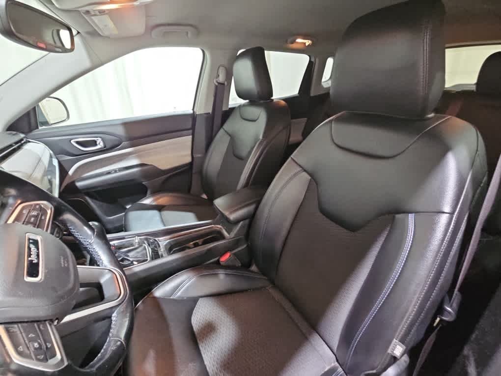 Used 2022 Bright White Clearcoat Jeep Latitude image 4