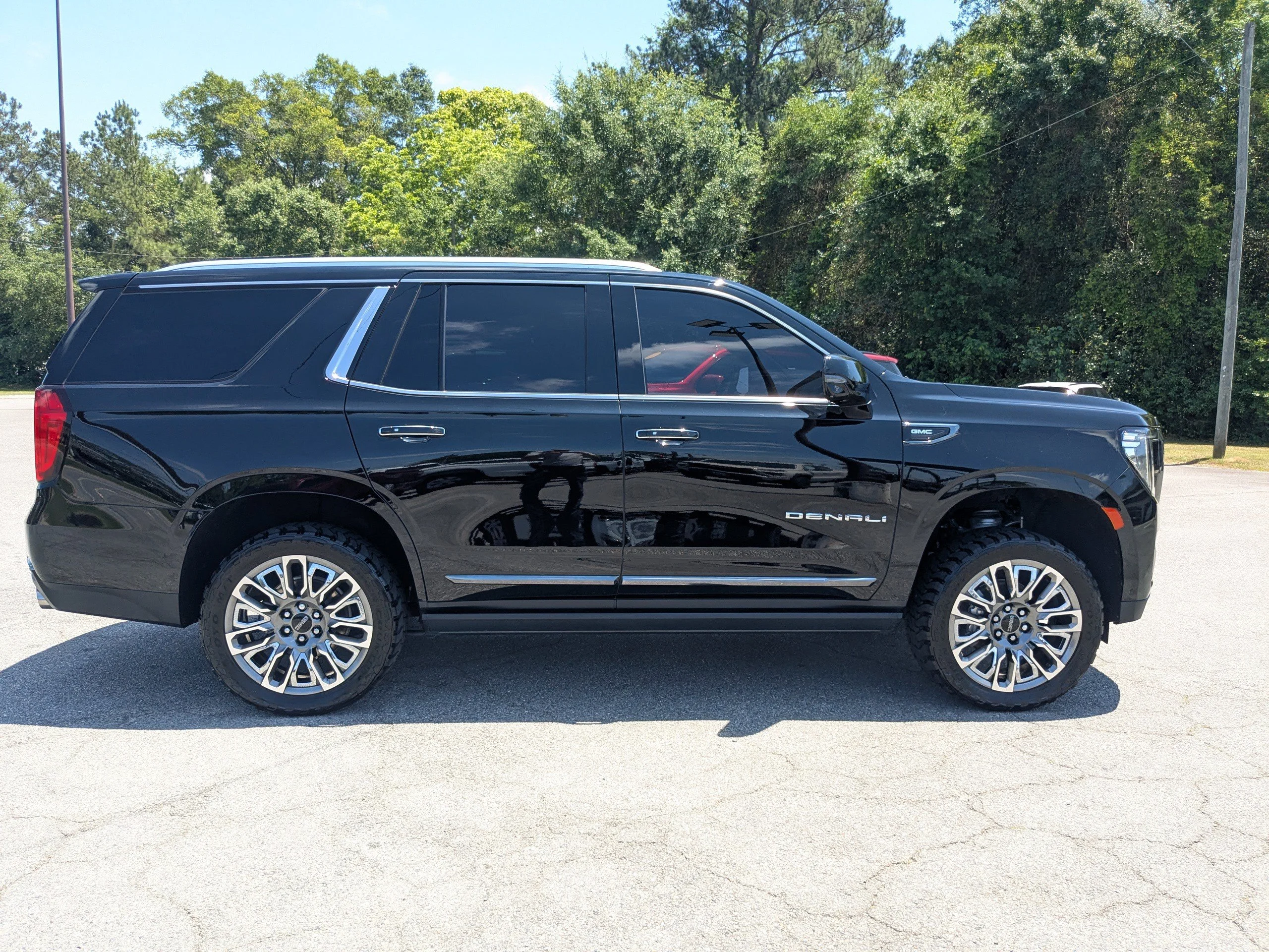 Used 2023 Onyx Black GMC Denali Ultimate image 3