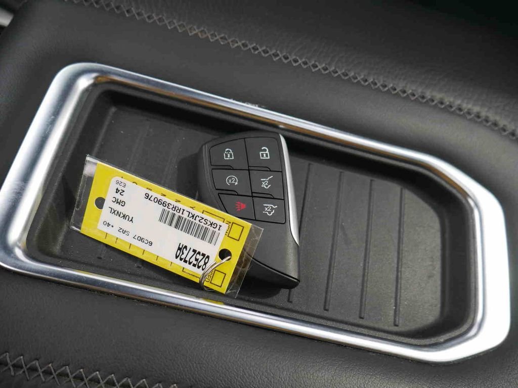 Used 2024  GMC Denali image 33