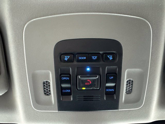 Used 2021 White Toyota LE image 13