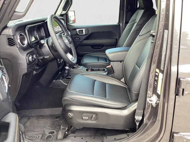 Certified Used 2025 Crystal Metallic Jeep Sahara image 9