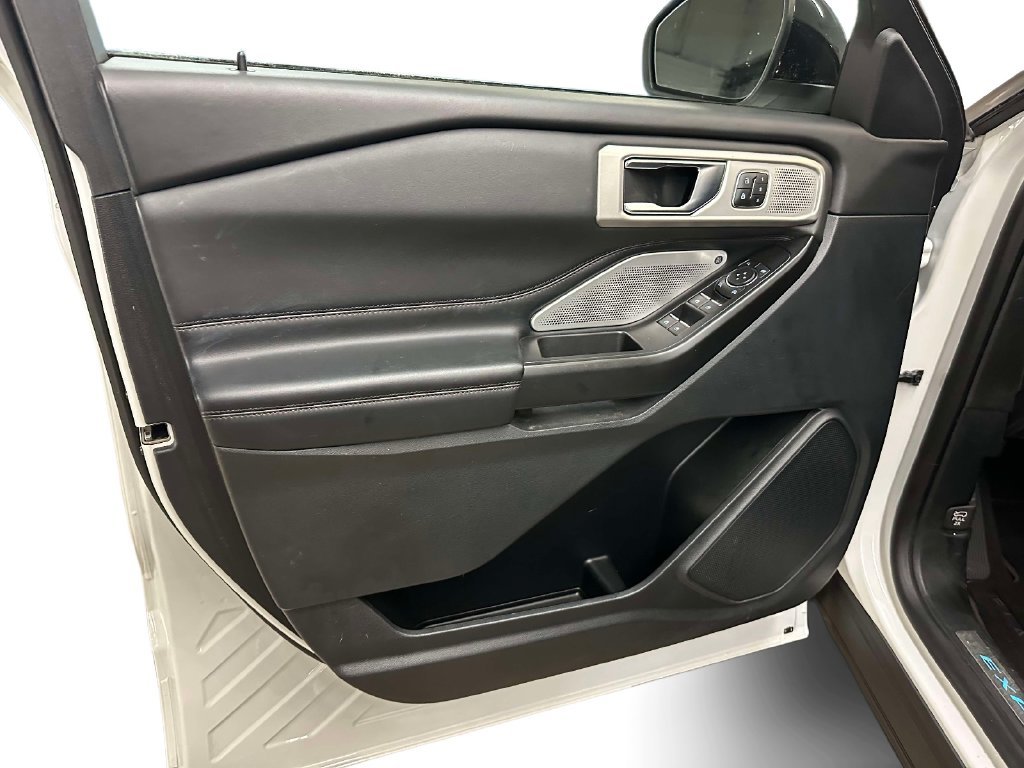 Used 2020 White Ford Platinum image 16