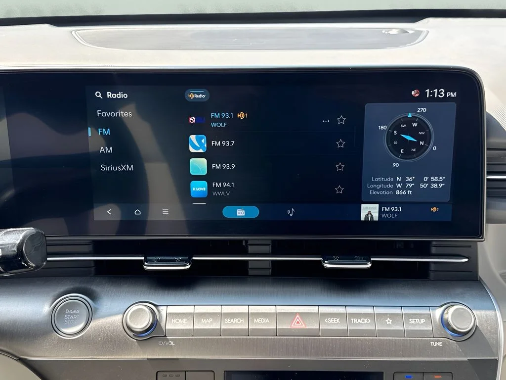 Used 2025 Black Hyundai SEL image 16