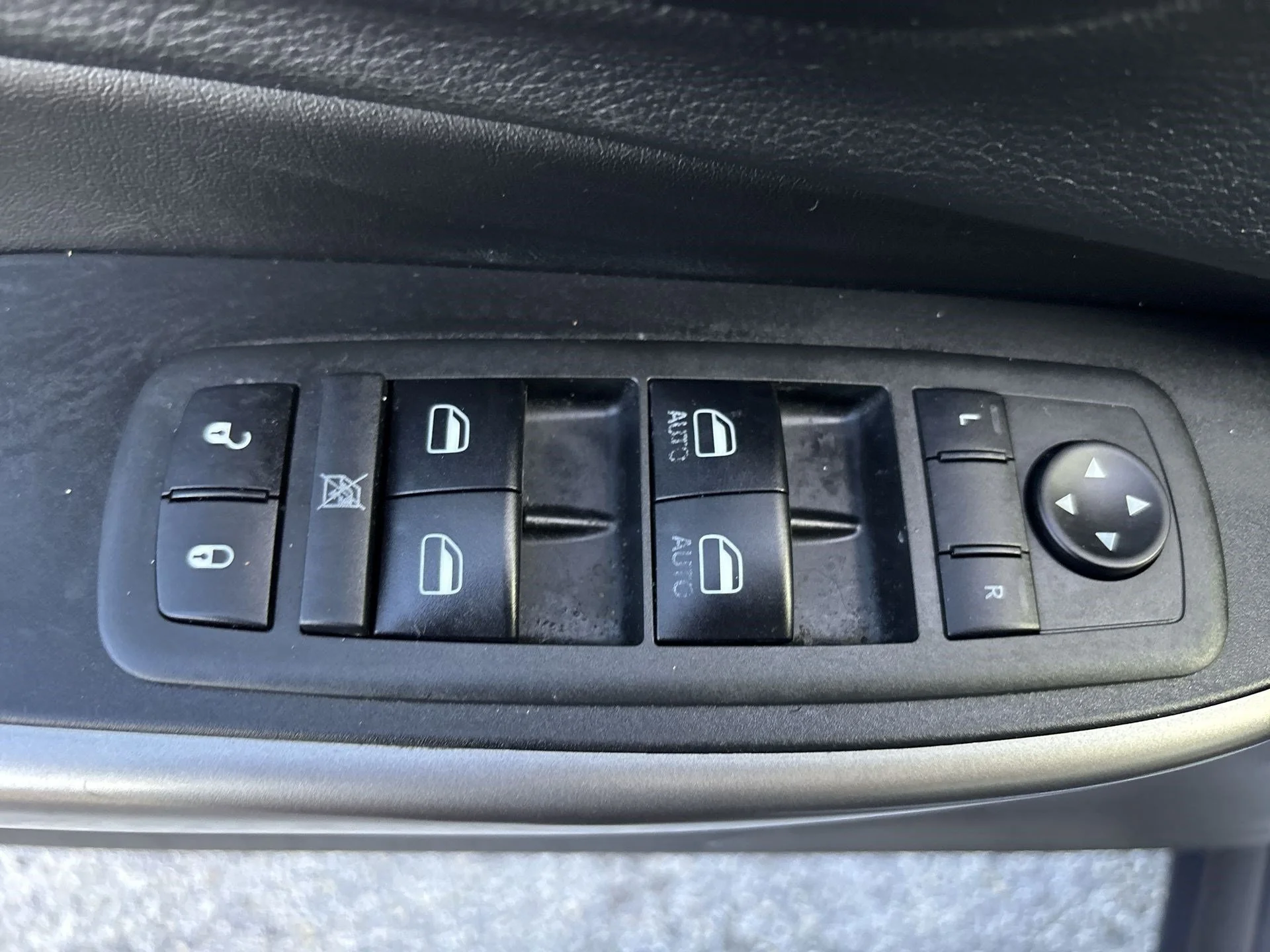 Used 2019 Bright White Clearcoat Jeep Limited image 15