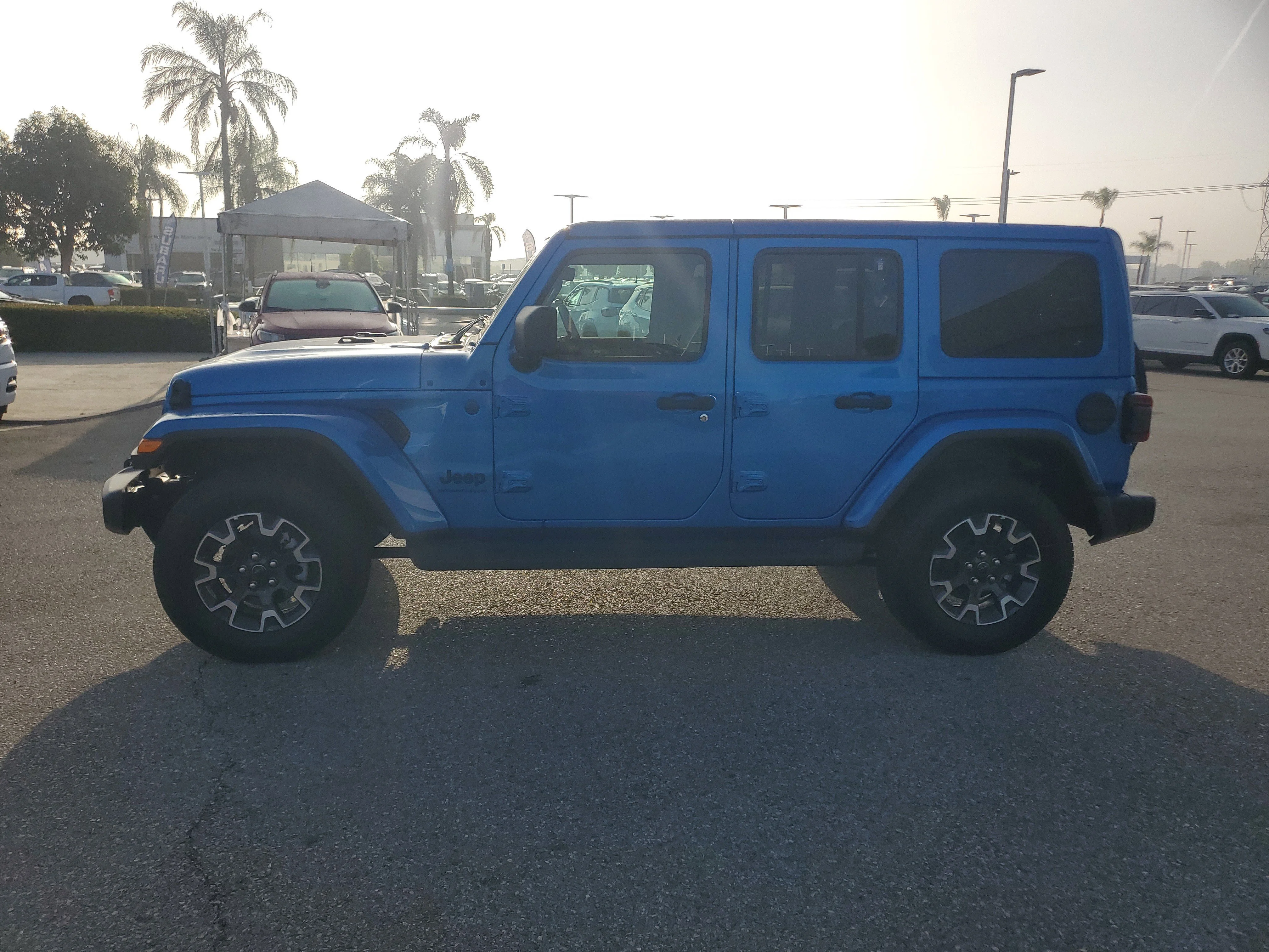 New 2026 Hydro Blue Pearl-Coat Exterior Paint Jeep Sahara image 6