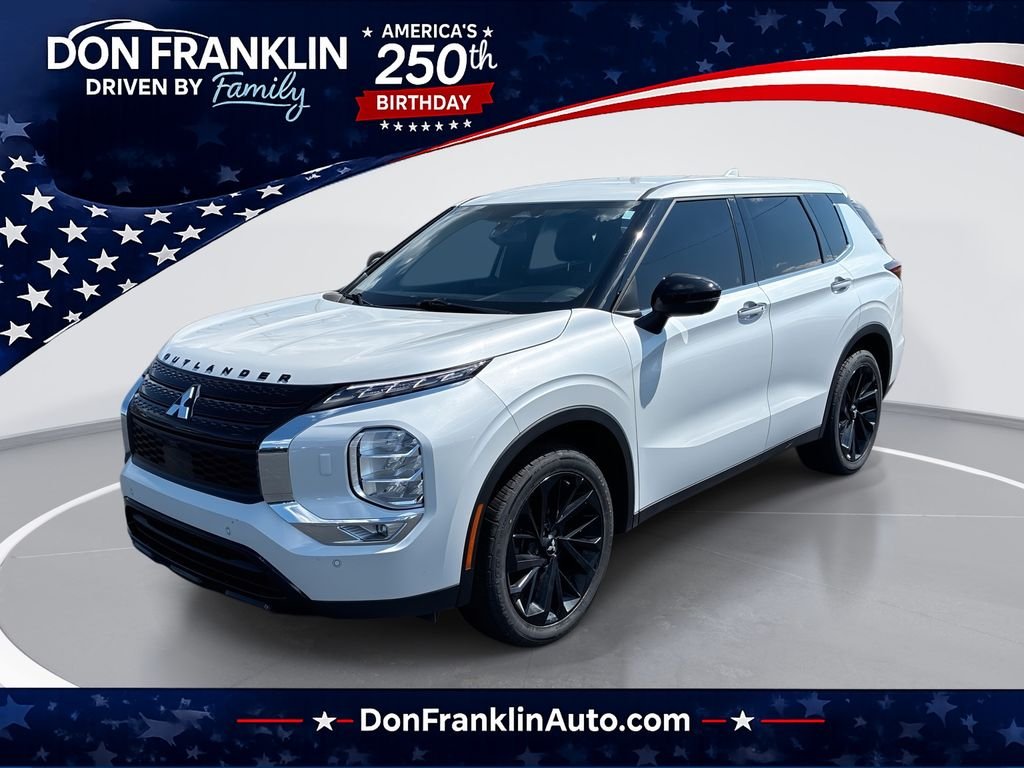 Used 2024 White Mitsubishi SE image 1