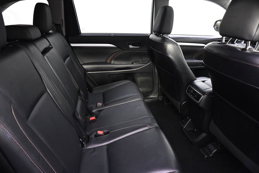 Used 2015 Attitude Black Metallic Toyota XLE V6 image 18