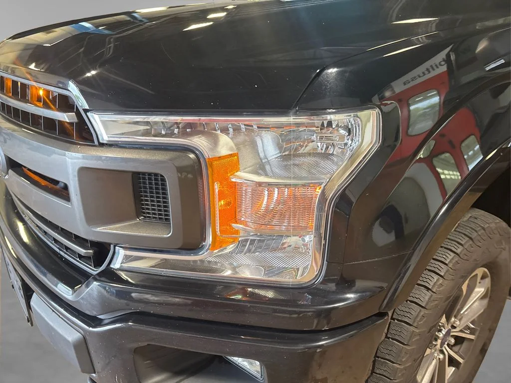 Used 2018 Shadow Black Ford XLT image 24