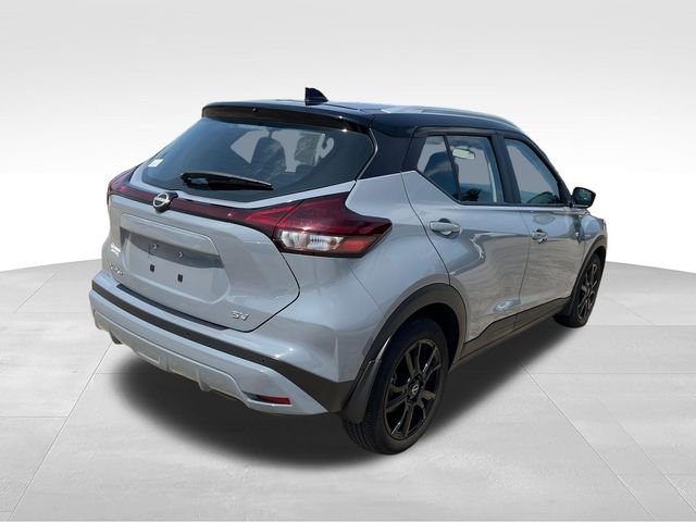 Used 2023 Gray Nissan SV image 5