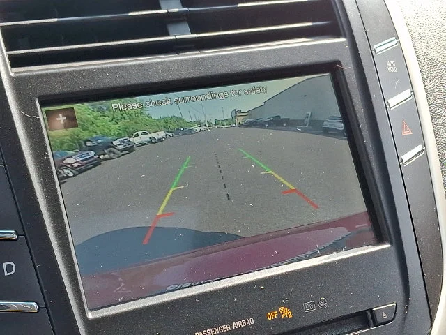 Used 2019 Red Lincoln Reserve image 18