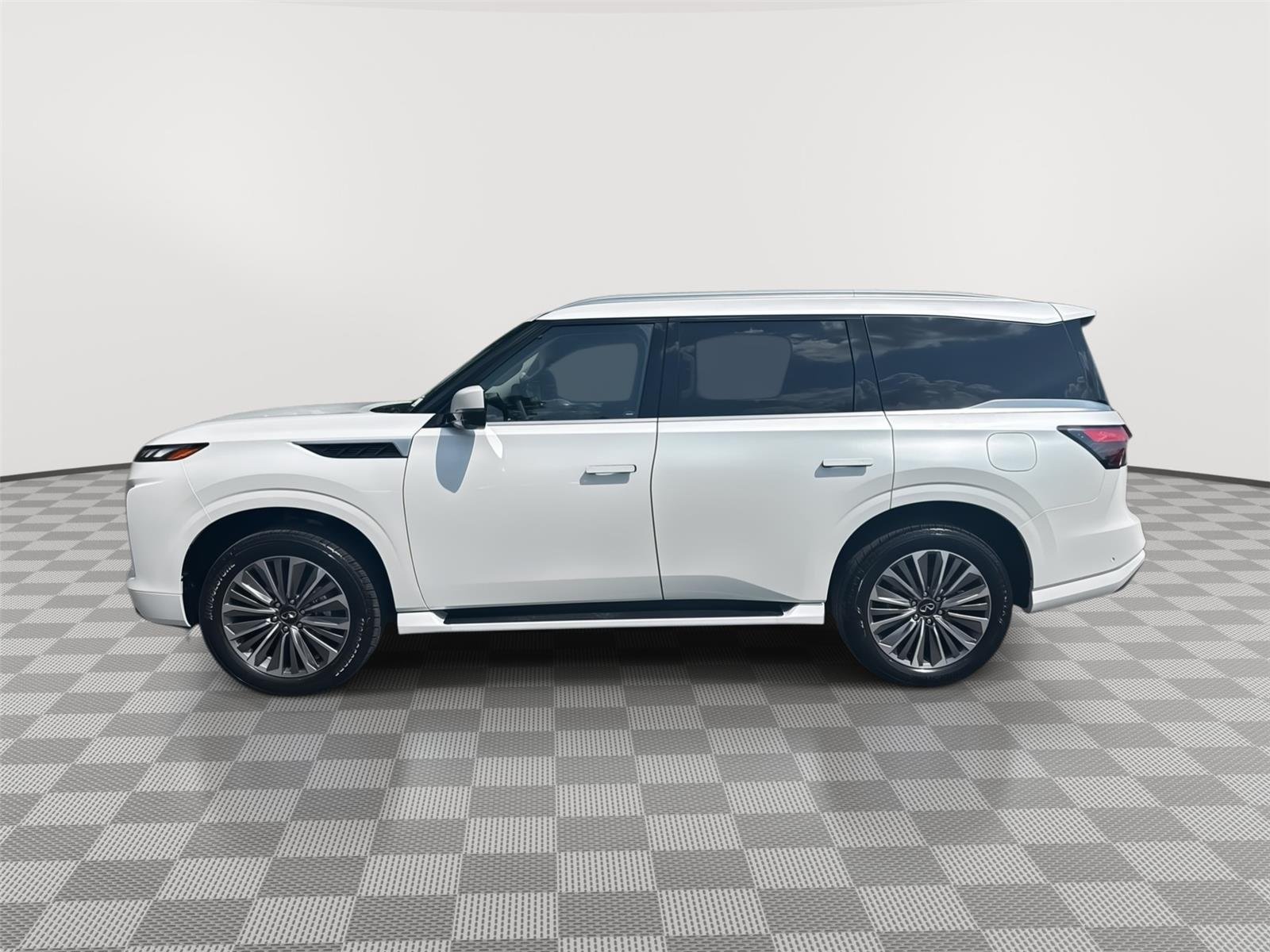 New 2027 RADIANT WHITE INFINITI Luxe 2WD image 9