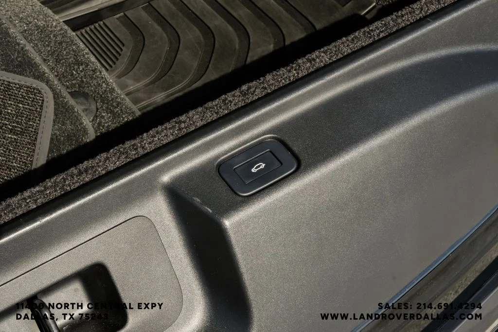 Used 2023 Black Land Rover SE image 60