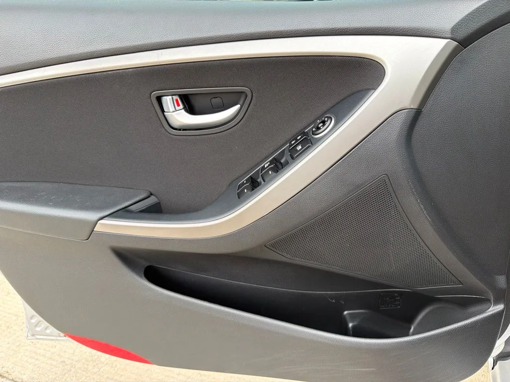 Used 2016 Silver Hyundai Base image 22
