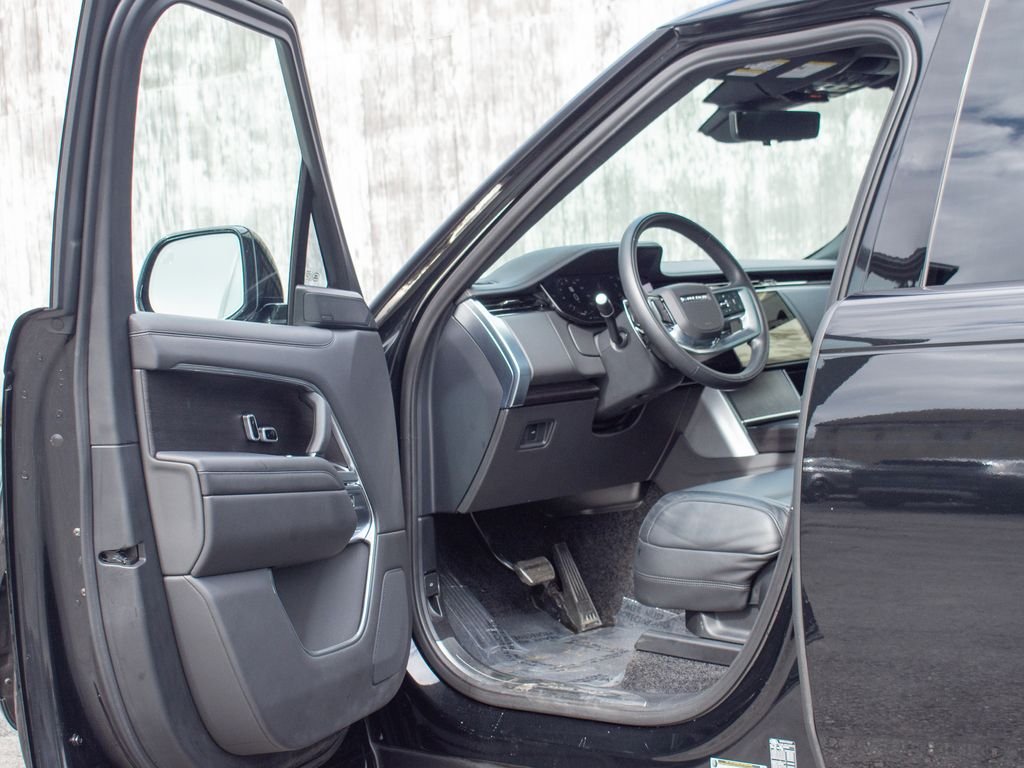 Used 2025 Black Land Rover SE image 11