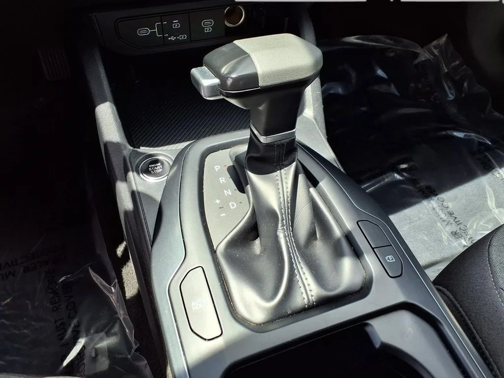 2025 Kia K4 LXS - Photo 11